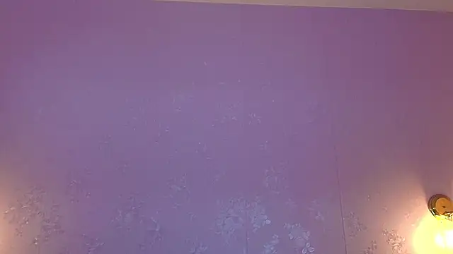 Emilia Bons online show from April 21, 2026, 1:42 am