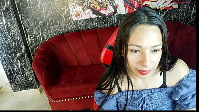 katyhoneey m online show from March 6, 2026, 7:43 pm