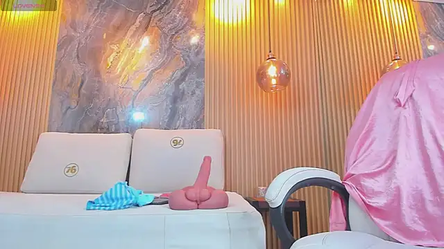 chloe murray online show from November 18, 2025, 6:56 pm