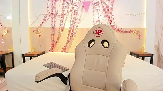 chloe murray online show from February 9, 2026, 11:47 am