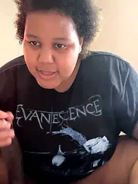 chocolate bella online show from September 17, 2025, 4:08 pm