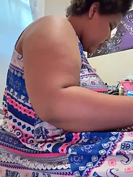 chocolate bella online show from October 15, 2025, 1:44 pm