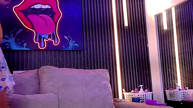 SophiaSummer online show from October 12, 2025, 11:53 am