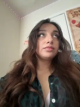 CharmingMaddie online show from November 30, 2025, 5:17 pm