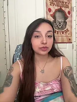 CharmingMaddie online show from April 19, 2026, 3:33 pm