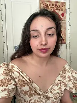 Snapshot of CharmingMaddie chatting on April 22, 2026, 5:14 pm CharmingMaddie online show from April 22, 2026, 5:14 pm