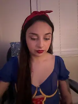 Snapshot of CharmingMaddie chatting on April 28, 2026, 5:34 am CharmingMaddie online show from April 28, 2026, 5:34 am