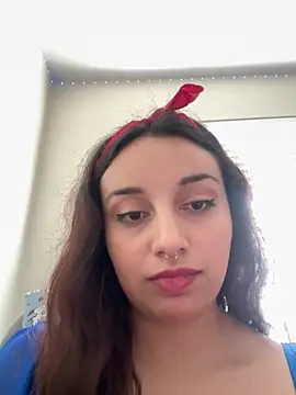 Snapshot of CharmingMaddie chatting on April 28, 2026, 5:40 pm CharmingMaddie online show from April 28, 2026, 5:40 pm