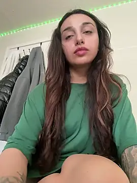 Snapshot of CharmingMaddie chatting on May 1, 2026, 4:33 pm CharmingMaddie online show from May 1, 2026, 4:33 pm
