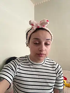 Snapshot of CharmingMaddie chatting on May 13, 2026, 5:43 pm CharmingMaddie online show from May 13, 2026, 5:43 pm