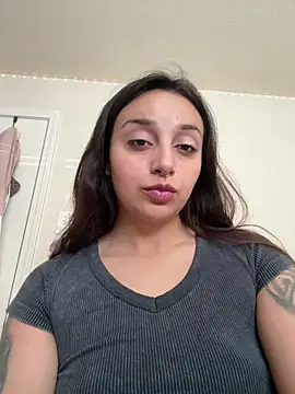 Snapshot of CharmingMaddie chatting on May 17, 2026, 3:52 pm CharmingMaddie online show from May 17, 2026, 3:52 pm