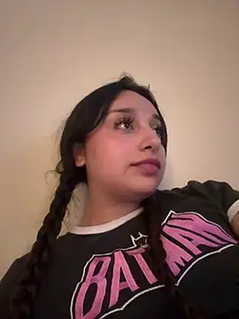 Snapshot of CharmingMaddie chatting on May 23, 2026, 5:01 am CharmingMaddie online show from May 23, 2026, 5:01 am