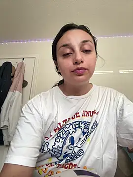 Snapshot of CharmingMaddie chatting on June 1, 2026, 4:52 pm CharmingMaddie online show from June 1, 2026, 4:52 pm