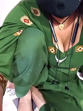 Snapshot of Love-pari077 chatting on January 18, 2026, 2:43 pm Love-pari077 online show from January 18, 2026, 2:43 pm