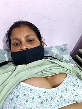 Snapshot of Love-pari077 chatting on April 8, 2026, 4:18 pm Love-pari077 online show from April 8, 2026, 4:18 pm