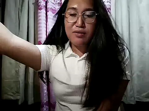 Snapshot of Romantic_Sabrina chatting on August 3, 2026, 3:16 am Romantic Sabrina online show from August 3, 2026, 3:16 am
