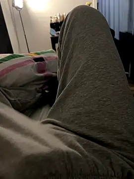 Frankieyyy1 online show from November 18, 2025, 9:41 pm