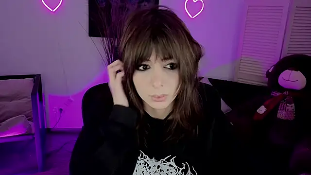 CrystallBloom online show from February 8, 2026, 2:09 pm