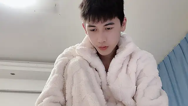 xiaojie2563 online show from December 17, 2025, 1:28 pm