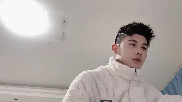 xiaojie2563 online show from February 4, 2026, 12:55 pm