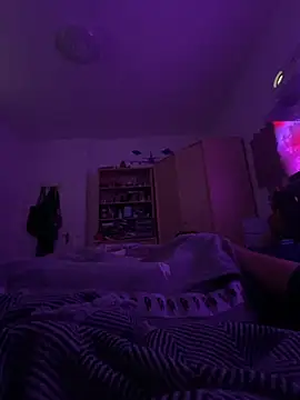 xmilolivex online show from October 15, 2025, 5:13 pm