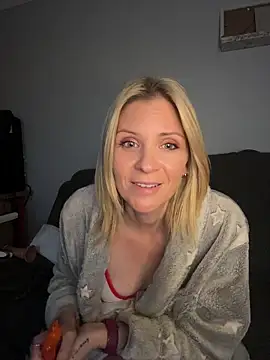 Lexi-Lux-X online show from November 9, 2025, 1:37 am