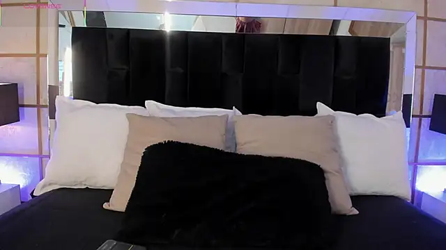 GretaVelvet online show from October 12, 2025, 6:40 pm