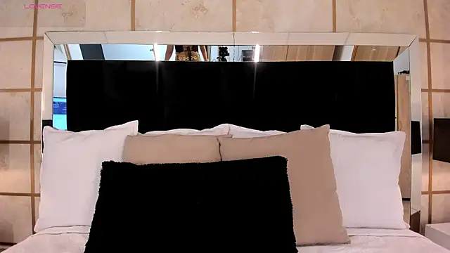 GretaVelvet online show from November 30, 2025, 6:56 pm