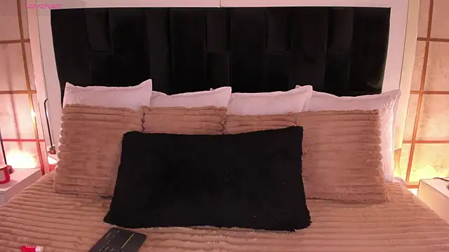 GretaVelvet online show from April 26, 2026, 7:33 pm