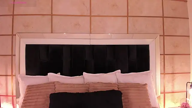 GretaVelvet online show from April 27, 2026, 7:34 pm