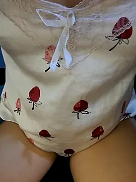 Snapshot of Bee_sweet chatting on June 20, 2026, 1:30 am Bee sweet online show from June 20, 2026, 1:30 am