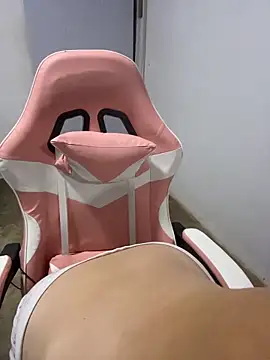 Snapshot of Rouse-Antonella chatting on October 28, 2025, 3:32 am Rouse-Antonella online show from October 28, 2025, 3:32 am