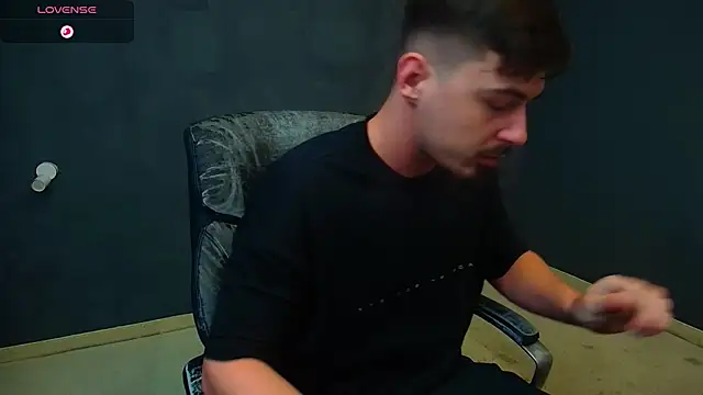 EnzoRace online show from November 16, 2025, 5:46 am