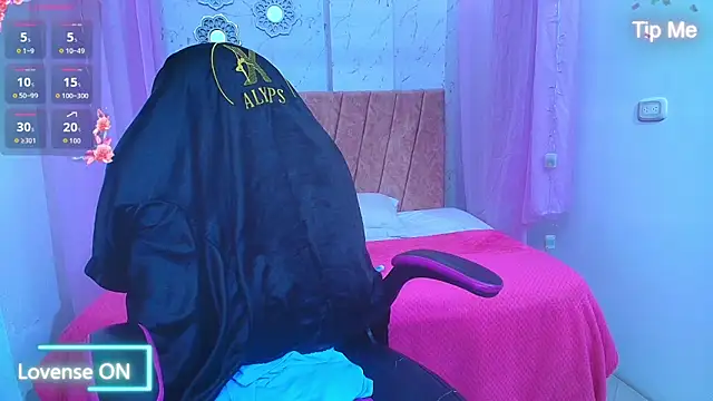 mia  thomson  online show from April 18, 2026, 4:00 pm