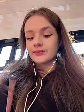 KittyQueeny online show from September 30, 2025, 2:11 pm