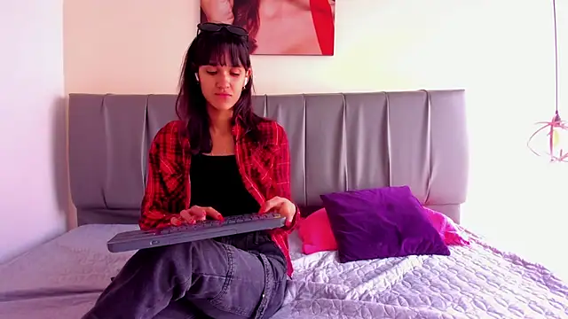 iisabella noa online show from March 26, 2026, 12:33 pm