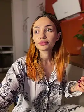 SaraLow online show from October 21, 2025, 1:06 am