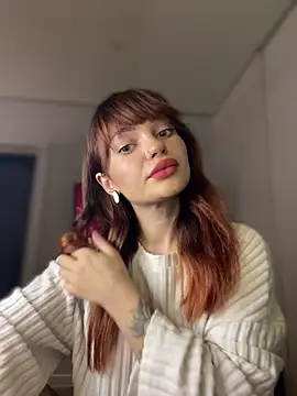 SaraLow online show from November 23, 2025, 11:59 pm