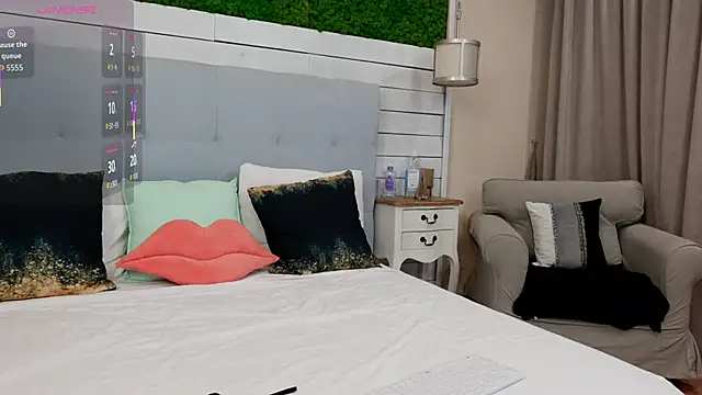 JenniferLovve online show from September 12, 2025, 4:12 am