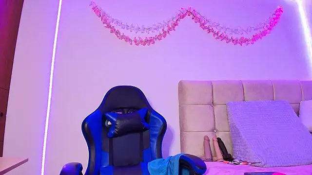 dulce mariaa    online show from February 12, 2026, 11:38 am