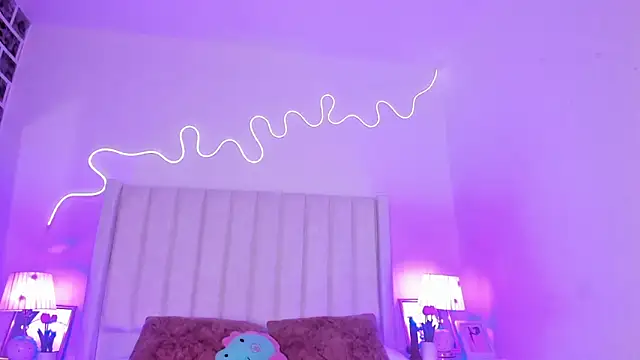 Snapshot of charlotreid chatting on December 3, 2025, 7:34 pm charlotreid online show from December 3, 2025, 7:34 pm