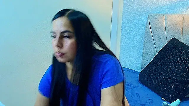 Aly Smith  online show from September 18, 2025, 11:45 am