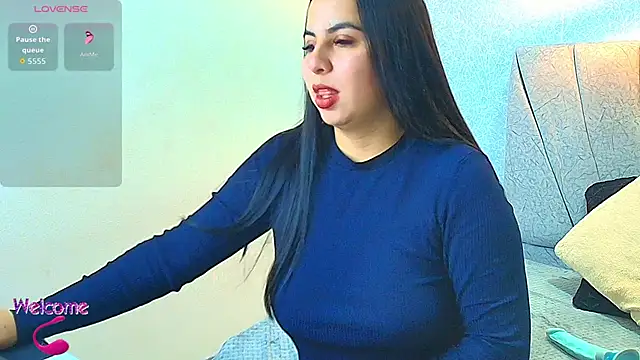 Aly Smith  online show from October 10, 2025, 11:31 am