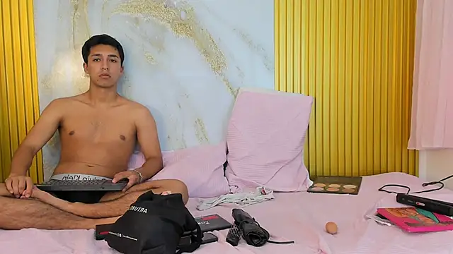 Leah Adam online show from November 15, 2025, 7:05 am