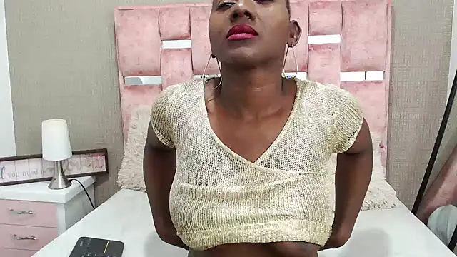 NahomyHawk online show from November 30, 2025, 6:17 am