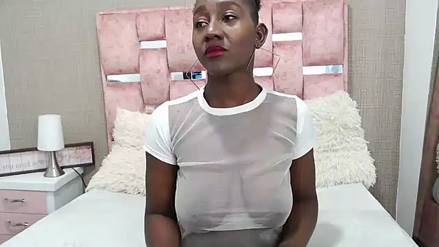 NahomyHawk online show from December 15, 2025, 9:08 pm