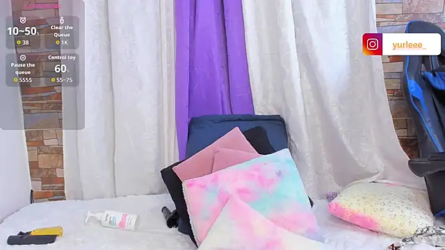 Brandy brown  online show from April 20, 2026, 11:06 pm