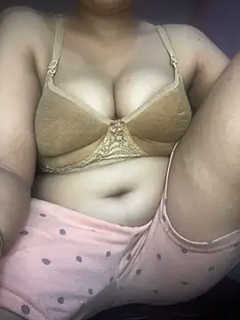 Snapshot of mona_15 chatting on October 19, 2025, 10:32 pm mona 15 online show from October 19, 2025, 10:32 pm