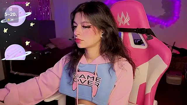 larah uwu online show from March 28, 2026, 8:30 pm