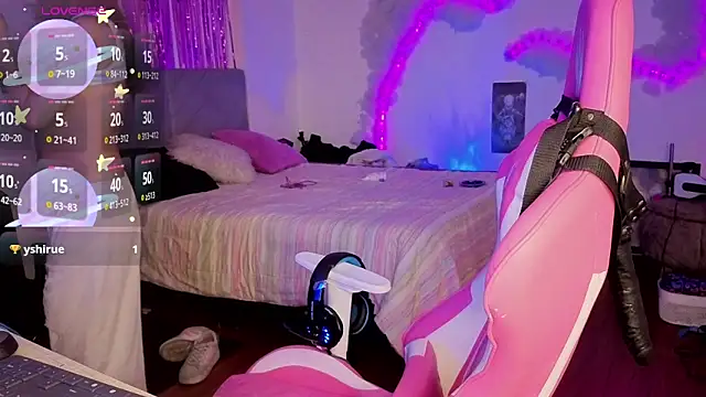 larah uwu online show from April 22, 2026, 6:20 pm